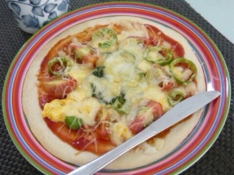 ミニトマ・ピーマン・卵のピザ